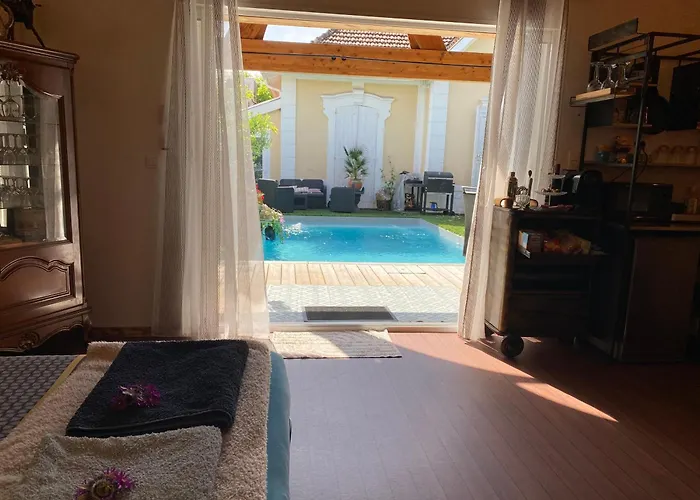 Chalet Atypique VUE Piscine