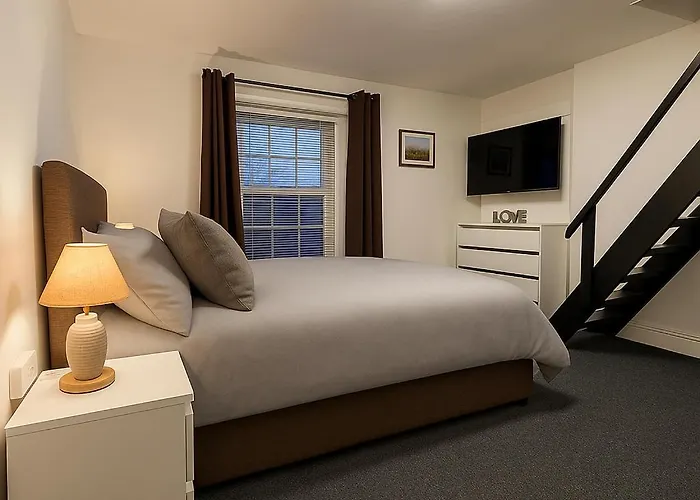 Great Georges Retreat Central Weymouth Beach Contactless Smart Accommodation