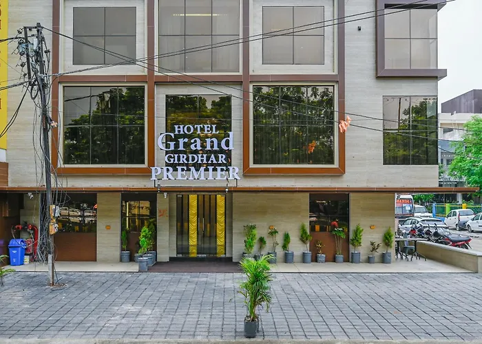 Hotel Grand Girdhar Premier