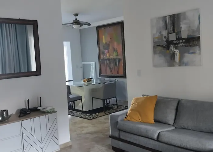 Nely Y Pietro Share Apartment