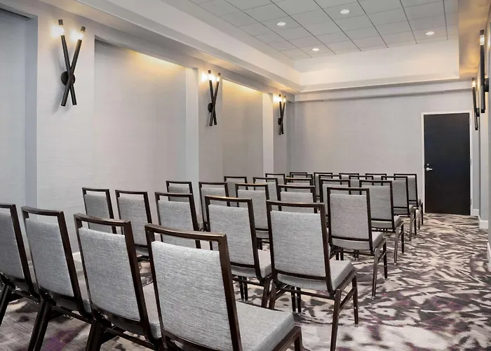 Embassy Suites By Hilton Crystal City National Airport