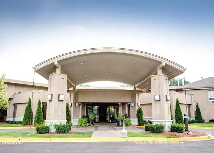 Best Western Plus Guildwood Inn