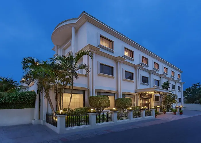 La Place Sarovar Portico
