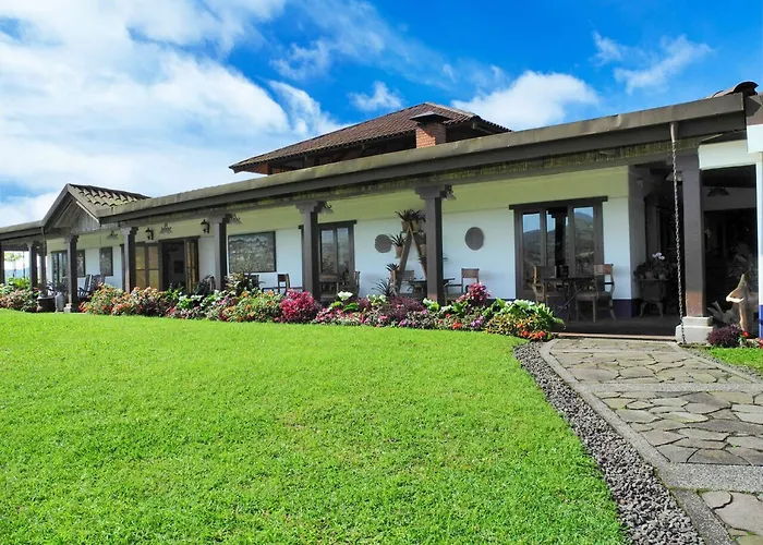 Villa Blanca Cloud Forest Hotel & Retreat