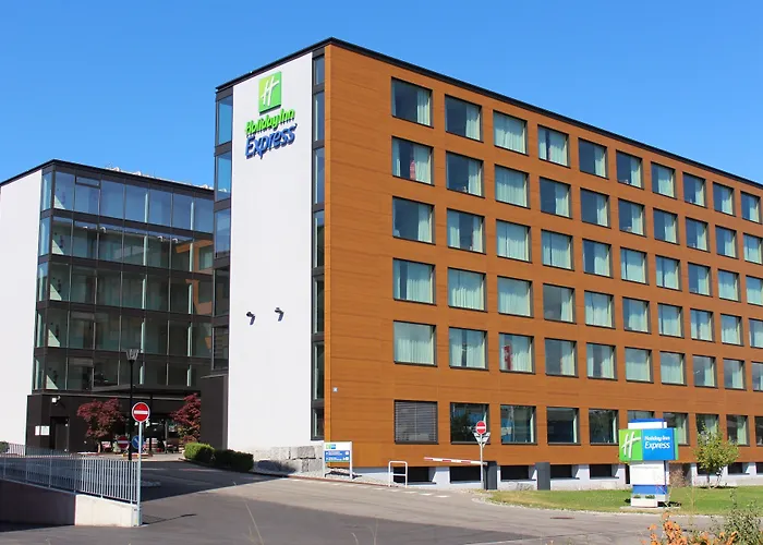Holiday Inn Express Zürich Airport, an IHG Hotel