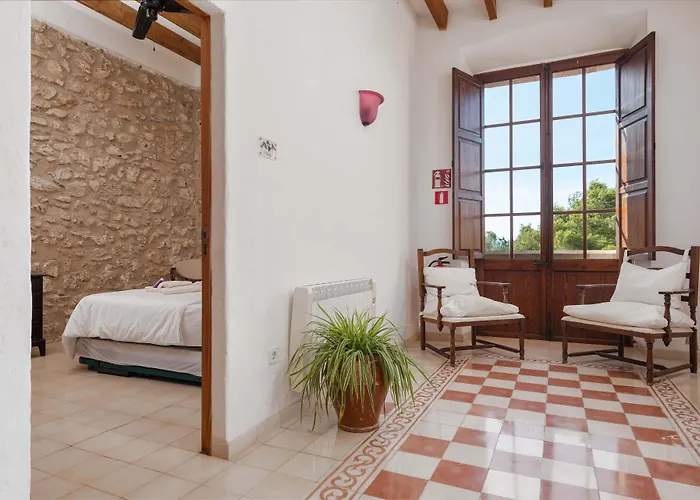 Petit Hotel Hostatgeria La Victoria