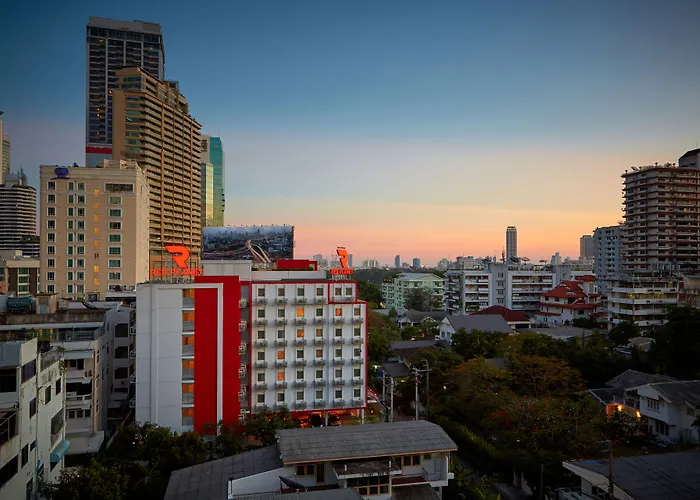 Easy Planet Bangkok Asoke Hotel