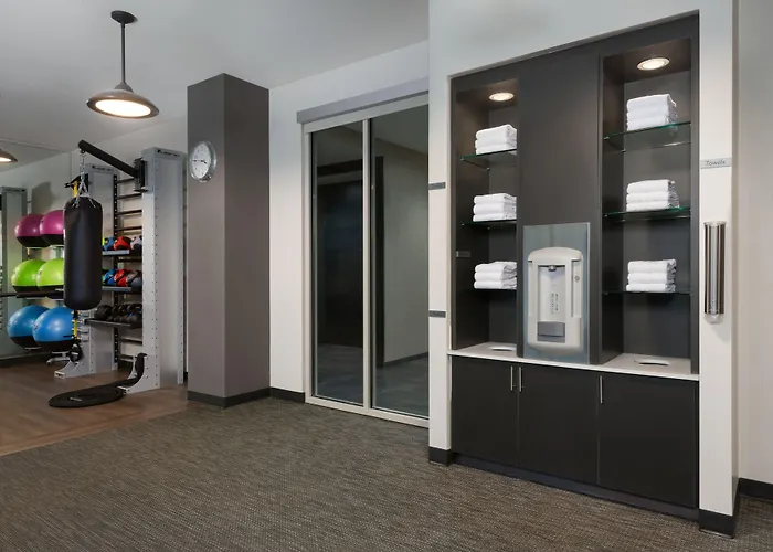 Courtyard By Marriott Atlanta Alpharetta/Avalon Area