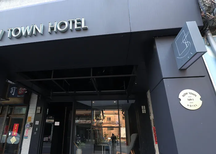 Slow Town Hotel-Glowing