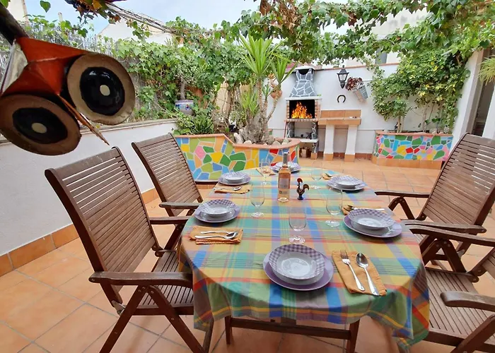Attic,Terrace&BBQ, Airport 15 Min, Cruise-Port 30 min, Fácil enlace Metro Barcelona
