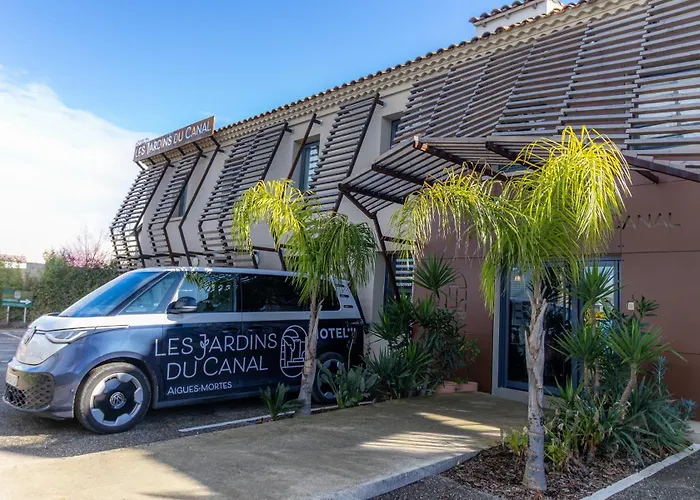 Hôtel les jardins du canal - solaire eco responsable - piscine - parking - garage - bornes électriques - accueil vélos - kids friendly Aigues-Mortes