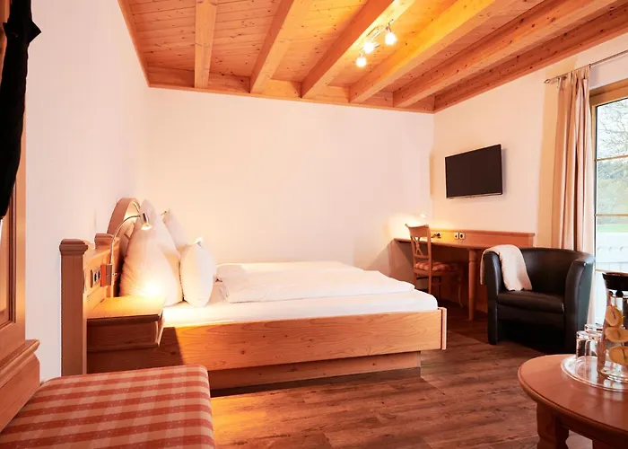 Landhotel Haringerhof mit Saunawelt und Naturbadeteich