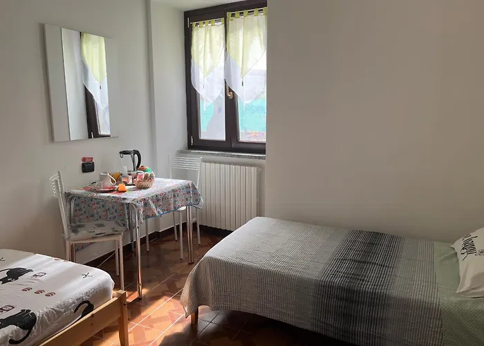Il Cortile Como Single & Double Room In Apartment No Hotel