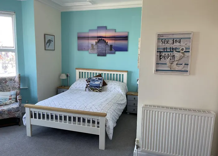 Henrys On The Prom Bed & Breakfast Great Yarmouth