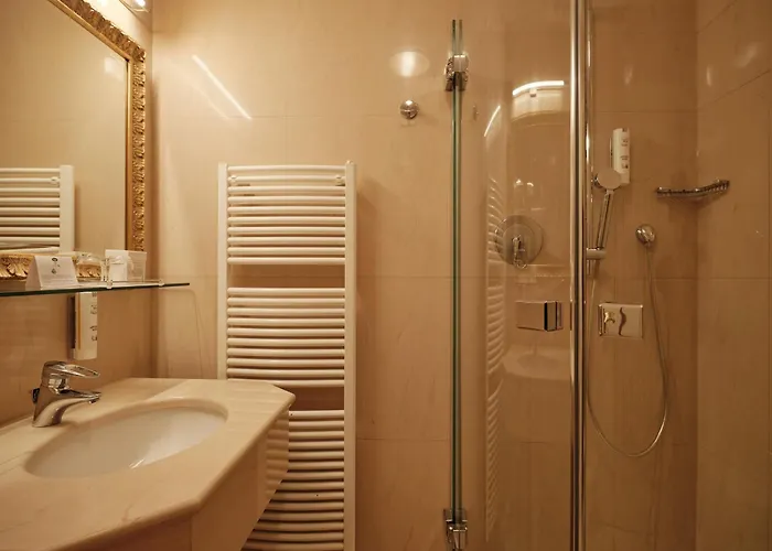 Cityhotel Goldener Adler B&B