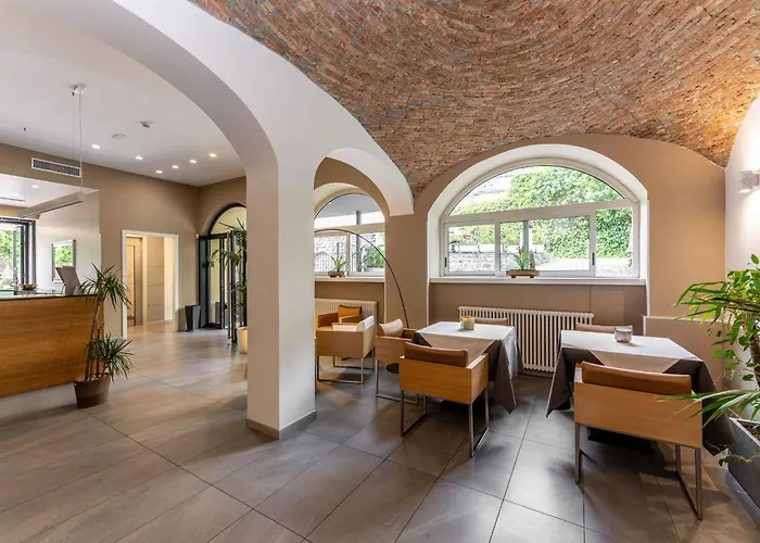 Hotel Quarcino Como