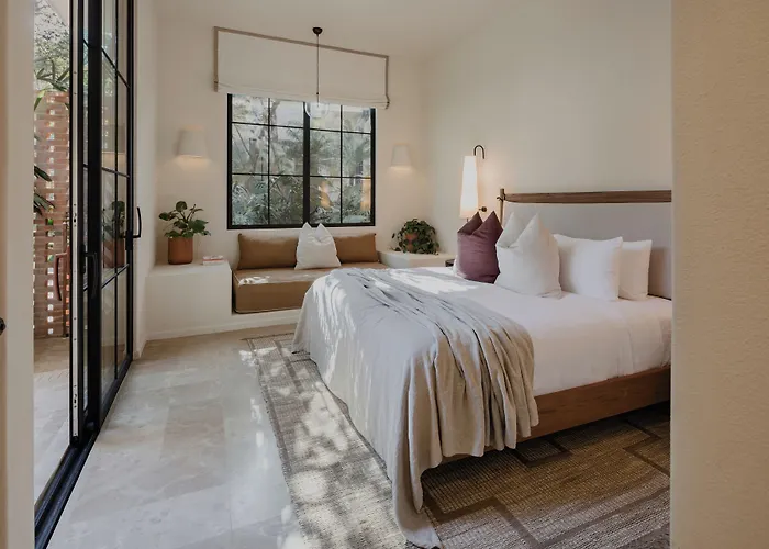 Sendero Hotel & Villas