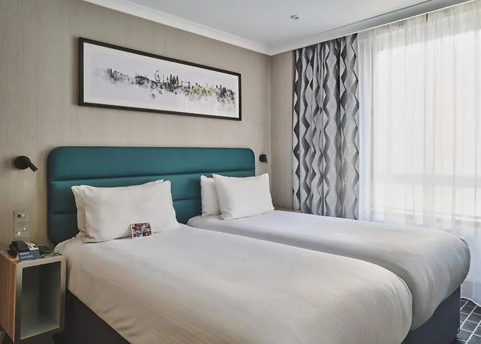 City Sleeper At Royal National Hotel