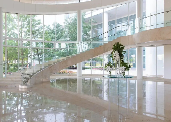 Renaissance Schaumburg Convention Center Hotel
