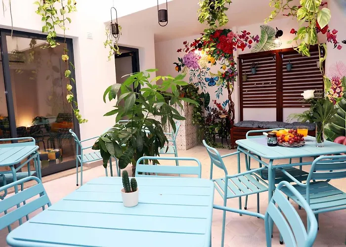 Le Jardin Secret De Faro Guesthouse